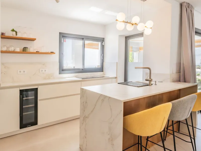 Detached villa set within an exclusive residential development, combining tranquillity, privacy and an unbeatable location.