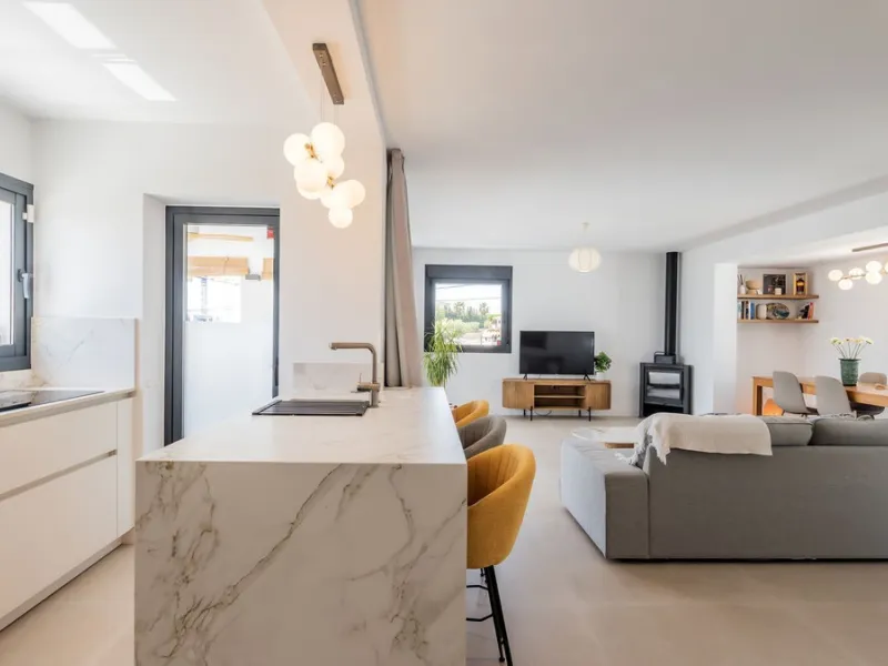 Detached villa set within an exclusive residential development, combining tranquillity, privacy and an unbeatable location.