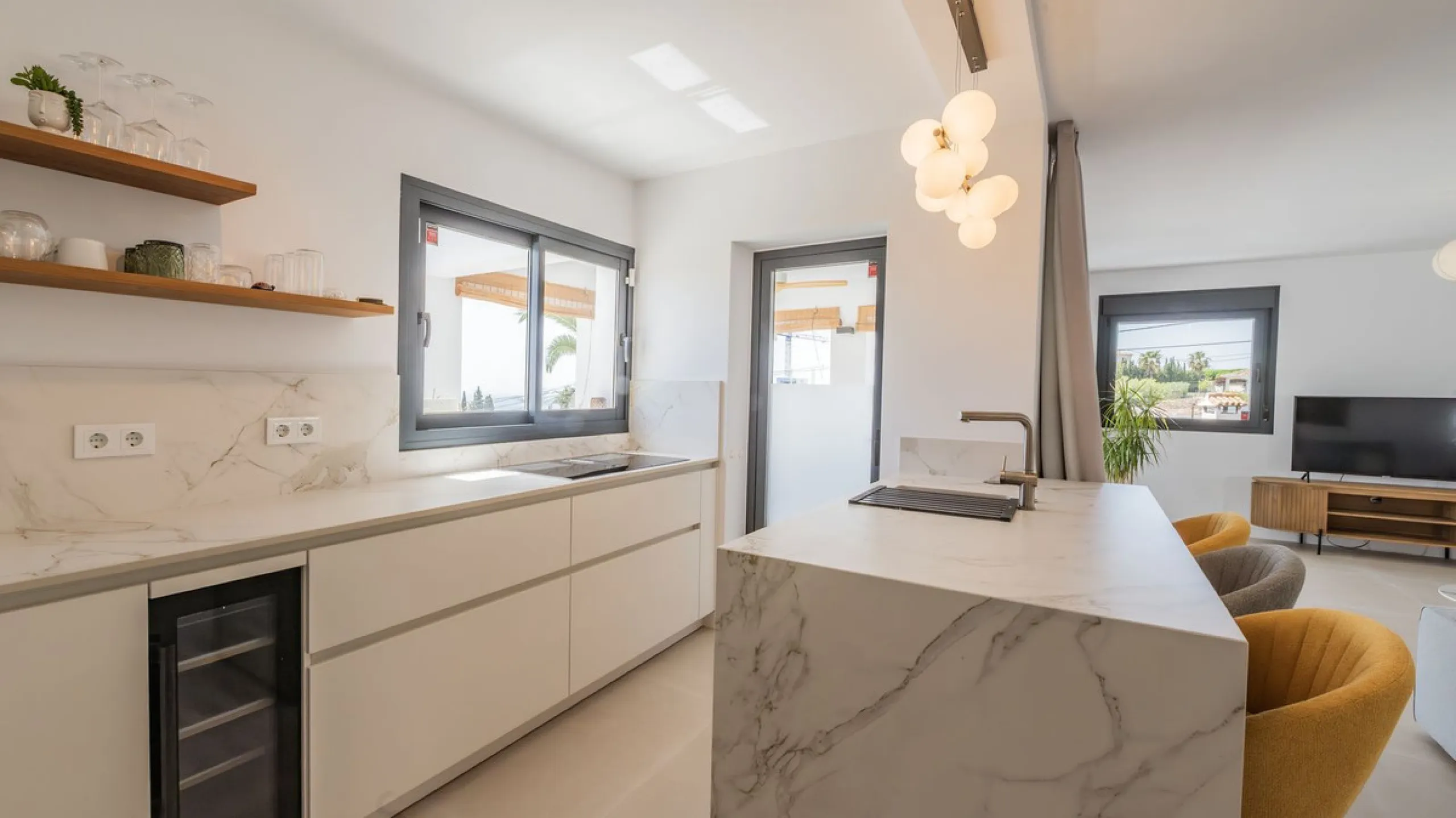 Detached villa set within an exclusive residential development, combining tranquillity, privacy and an unbeatable location.