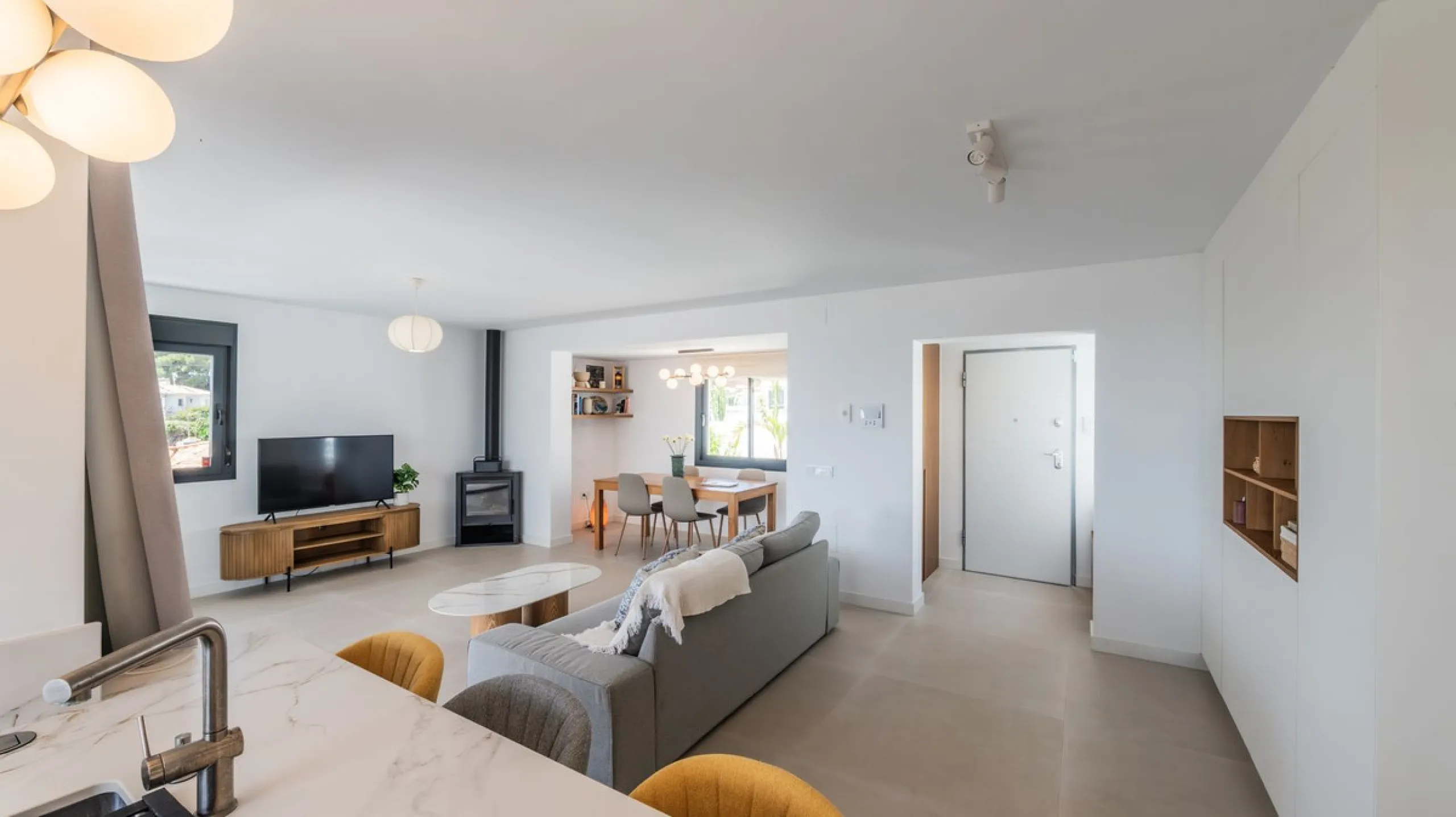 Detached villa set within an exclusive residential development, combining tranquillity, privacy and an unbeatable location.