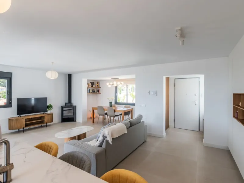 Detached villa set within an exclusive residential development, combining tranquillity, privacy and an unbeatable location.