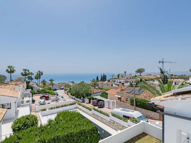Detached villa set within an exclusive residential development, combining tranquillity, privacy and an unbeatable location.