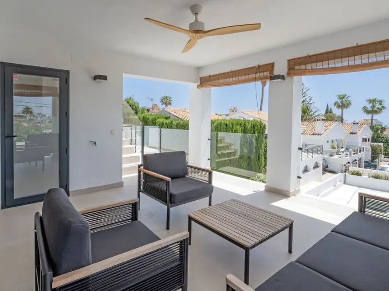 Detached villa set within an exclusive residential development, combining tranquillity, privacy and an unbeatable location.