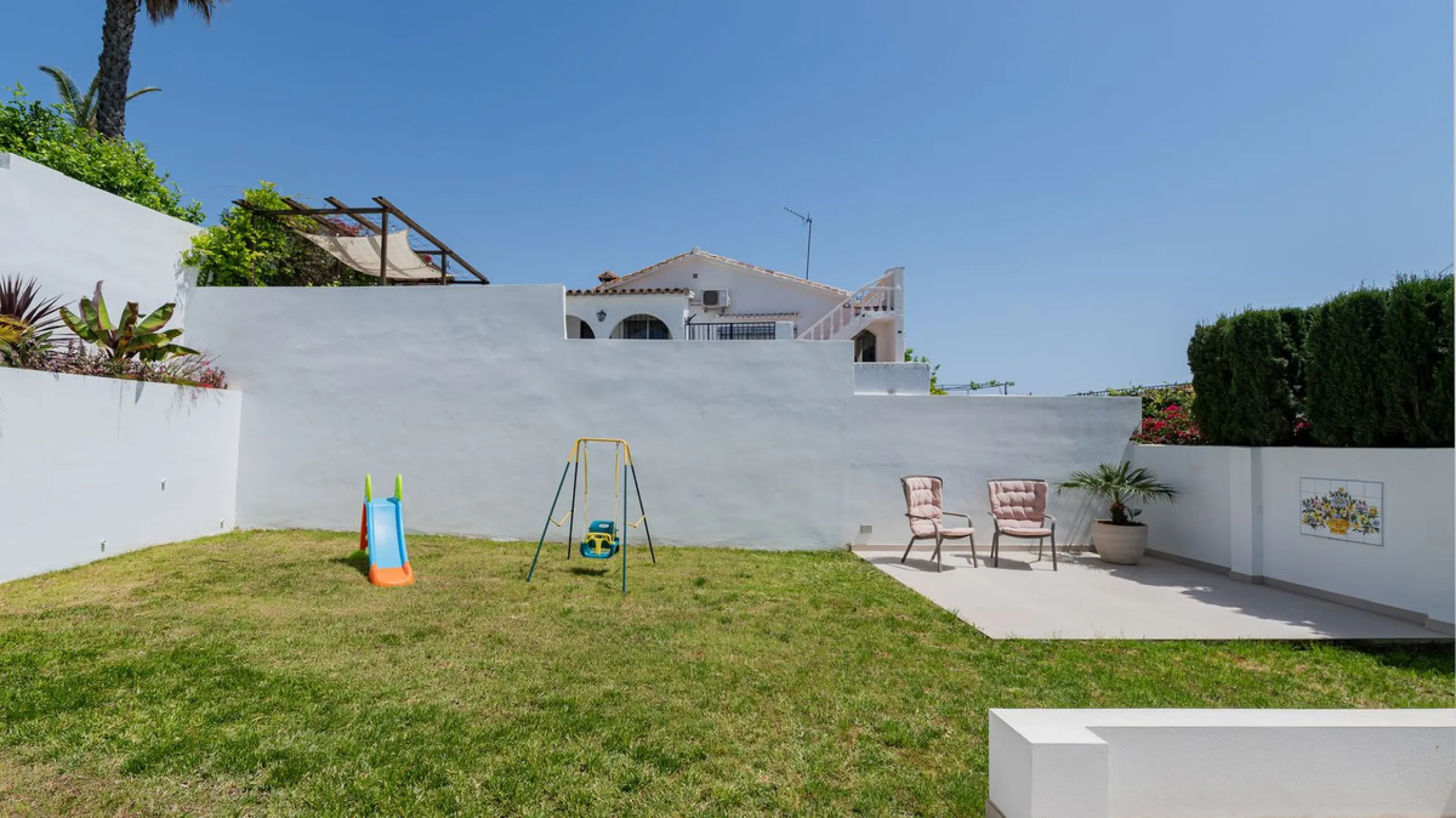 Detached villa set within an exclusive residential development, combining tranquillity, privacy and an unbeatable location.