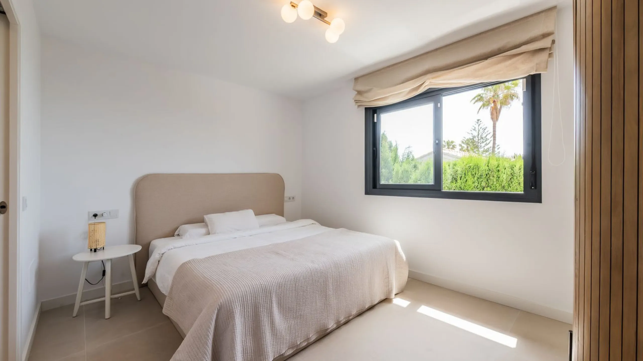 Detached villa set within an exclusive residential development, combining tranquillity, privacy and an unbeatable location.