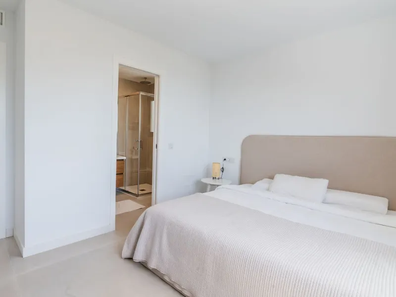 Detached villa set within an exclusive residential development, combining tranquillity, privacy and an unbeatable location.