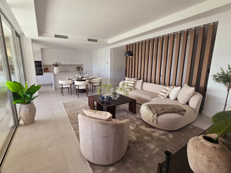 Luxury apartment located in the prestigious residential complex Santa Clara Homes, one of the most sought-after developments in Marbella. This exclusive duplex with private garden offers a unique combination of contemporary design, generous indoor and out