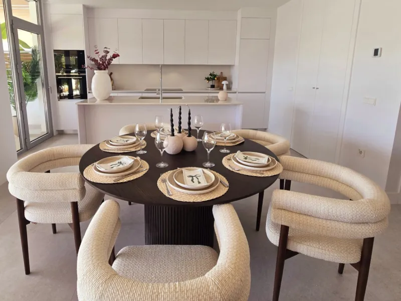 Luxury apartment located in the prestigious residential complex Santa Clara Homes, one of the most sought-after developments in Marbella. This exclusive duplex with private garden offers a unique combination of contemporary design, generous indoor and out