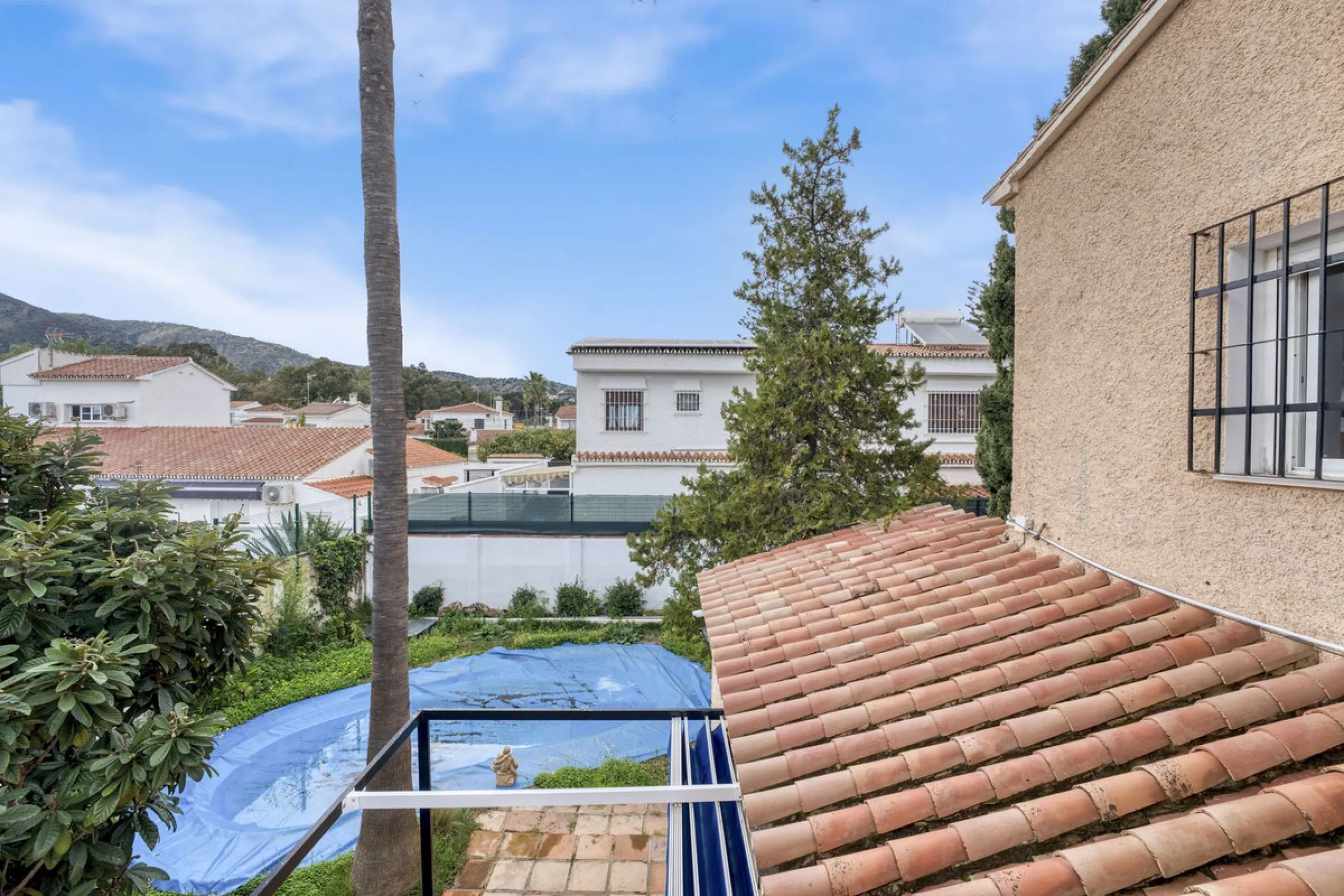 Diese beeindruckende Villa mit Aussicht – der ideale Rückzugsort für Ihre Familie