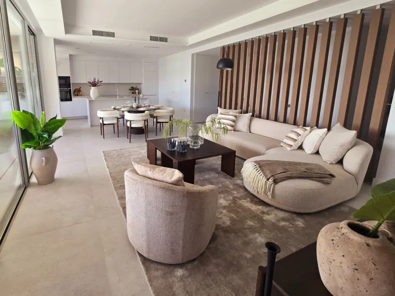 Luxury apartment located in the prestigious residential complex Santa Clara Homes, one of the most sought-after developments in Marbella. This exclusive duplex with private garden offers a unique combination of contemporary design, generous indoor and out