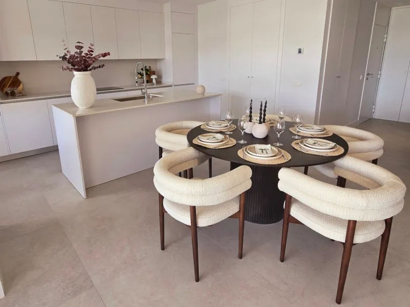 Luxury apartment located in the prestigious residential complex Santa Clara Homes, one of the most sought-after developments in Marbella. This exclusive duplex with private garden offers a unique combination of contemporary design, generous indoor and out