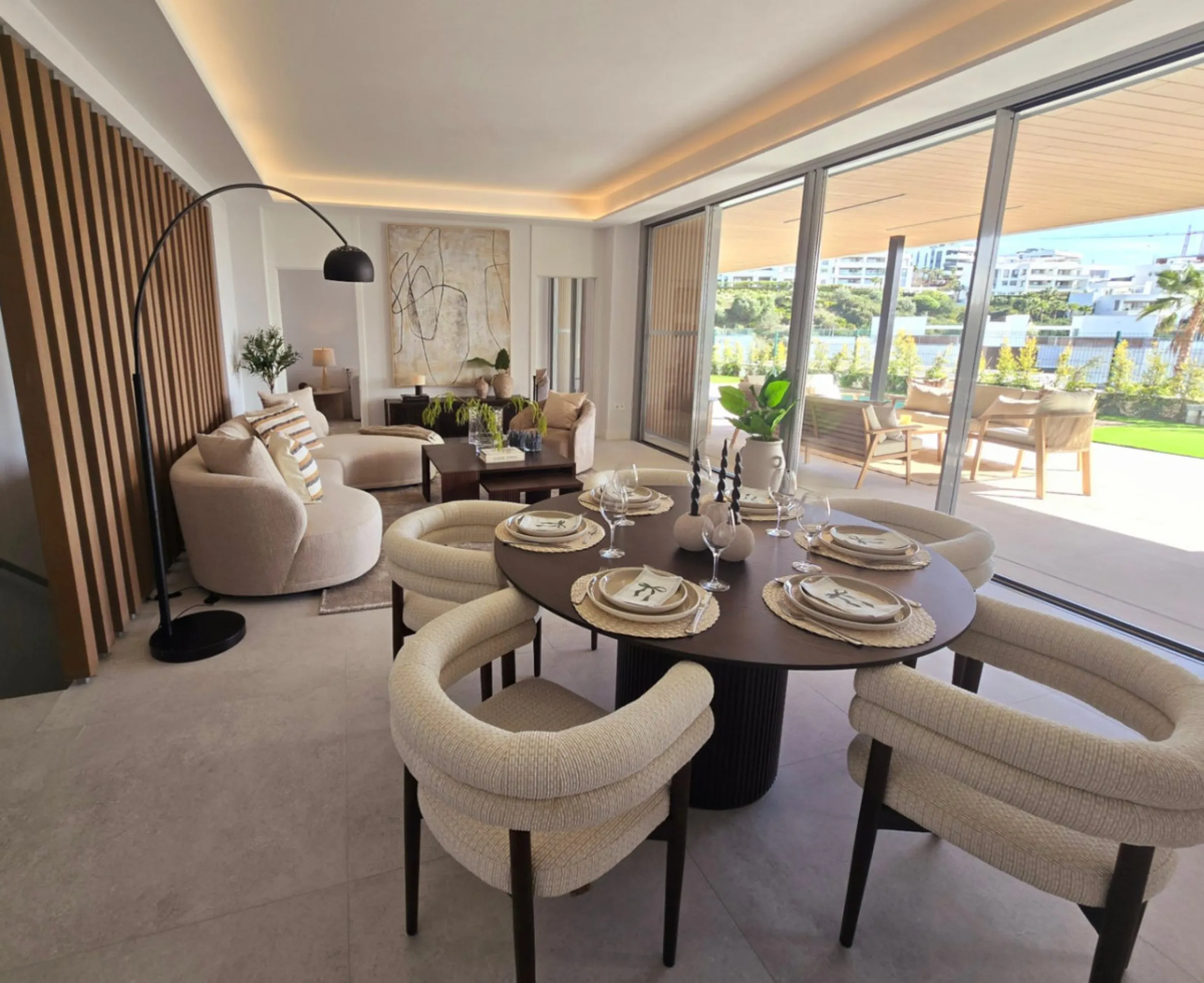 Luxury apartment located in the prestigious residential complex Santa Clara Homes, one of the most sought-after developments in Marbella. This exclusive duplex with private garden offers a unique combination of contemporary design, generous indoor and out