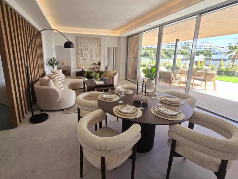 Luxury apartment located in the prestigious residential complex Santa Clara Homes, one of the most sought-after developments in Marbella. This exclusive duplex with private garden offers a unique combination of contemporary design, generous indoor and out
