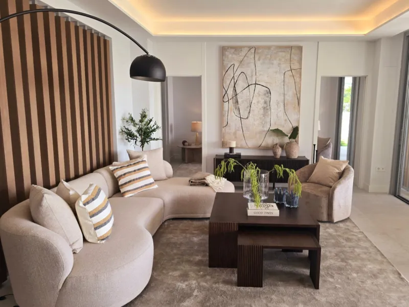 Luxury apartment located in the prestigious residential complex Santa Clara Homes, one of the most sought-after developments in Marbella. This exclusive duplex with private garden offers a unique combination of contemporary design, generous indoor and out