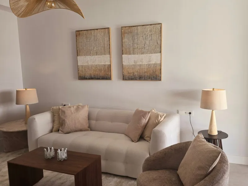 Luxury apartment located in the prestigious residential complex Santa Clara Homes, one of the most sought-after developments in Marbella. This exclusive duplex with private garden offers a unique combination of contemporary design, generous indoor and out