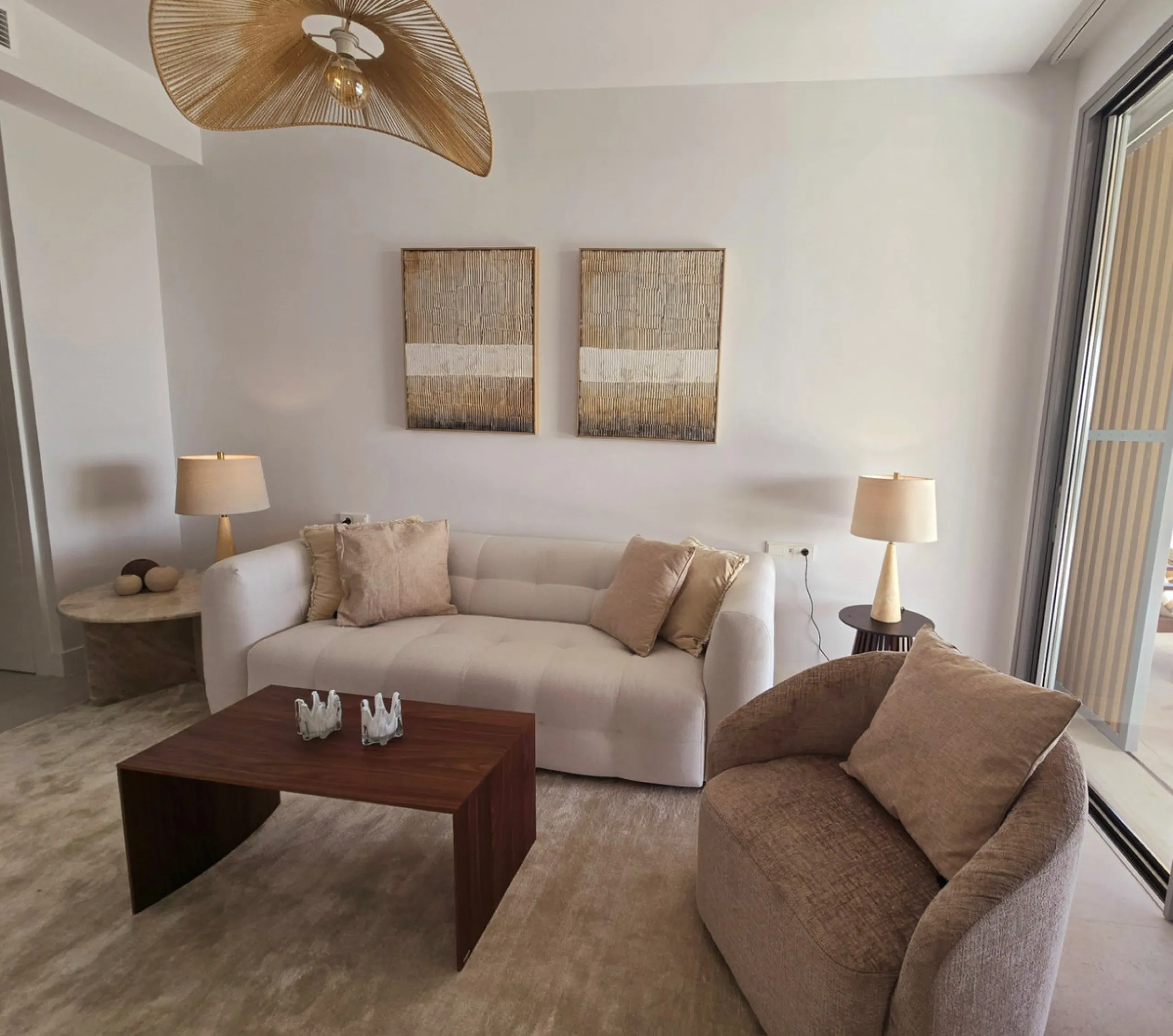 Luxury apartment located in the prestigious residential complex Santa Clara Homes, one of the most sought-after developments in Marbella. This exclusive duplex with private garden offers a unique combination of contemporary design, generous indoor and out