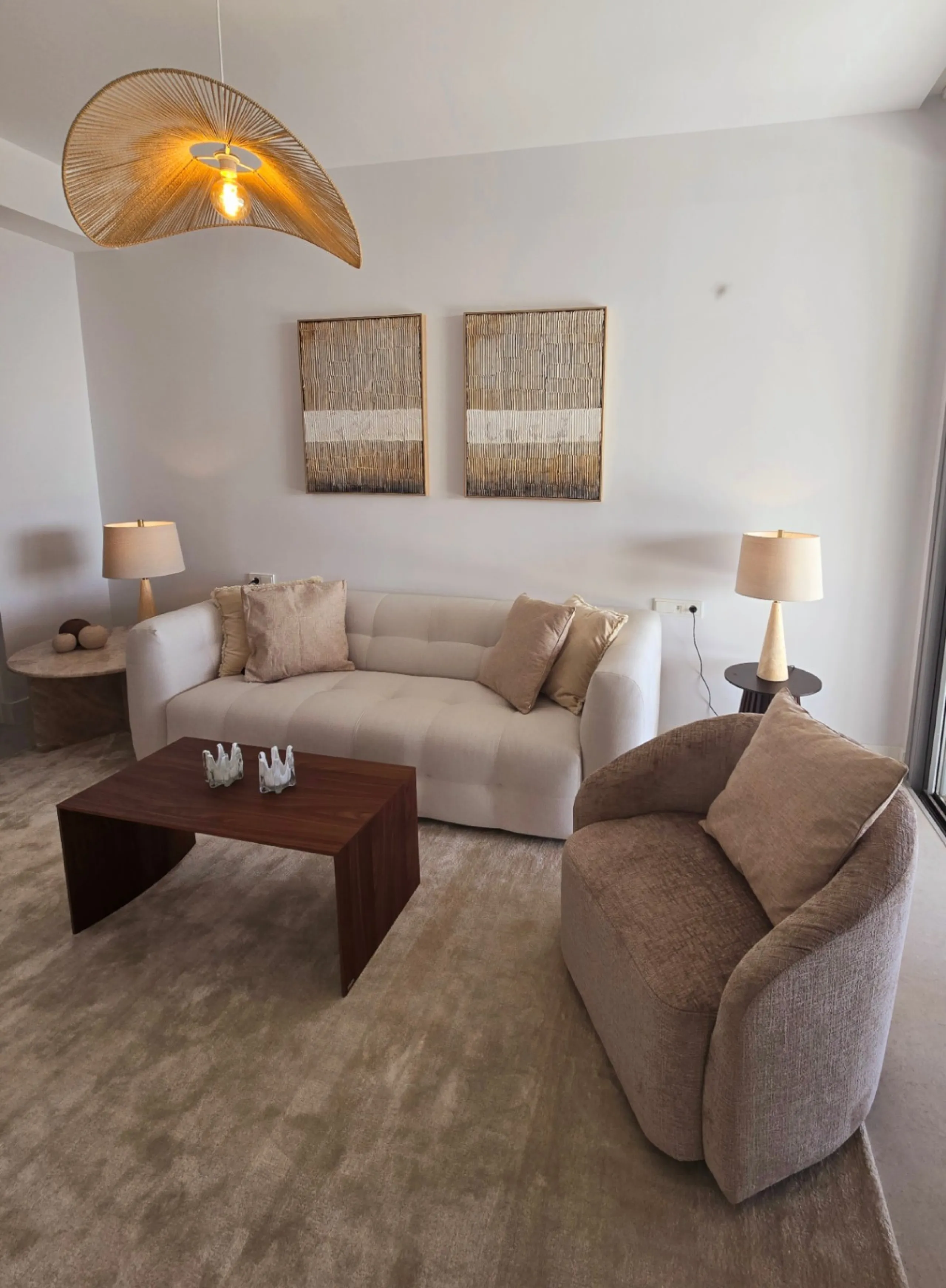 Luxury apartment located in the prestigious residential complex Santa Clara Homes, one of the most sought-after developments in Marbella. This exclusive duplex with private garden offers a unique combination of contemporary design, generous indoor and out