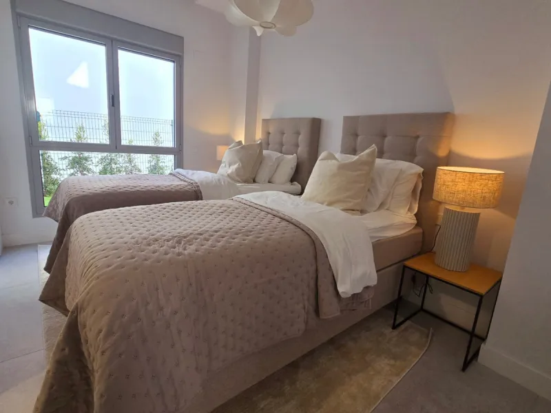 Luxury apartment located in the prestigious residential complex Santa Clara Homes, one of the most sought-after developments in Marbella. This exclusive duplex with private garden offers a unique combination of contemporary design, generous indoor and out