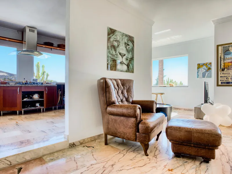 Welcome to this lovely, large villa in Torremuelle. The villa is located on a small hill with amazing views over the coastline and mountains of Benalmadena Costa. The location is just perfect, close to the sea and with excellent communication. You can rea