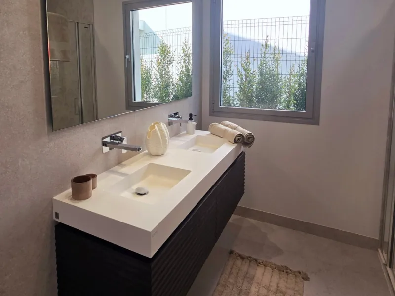 Luxury apartment located in the prestigious residential complex Santa Clara Homes, one of the most sought-after developments in Marbella. This exclusive duplex with private garden offers a unique combination of contemporary design, generous indoor and out