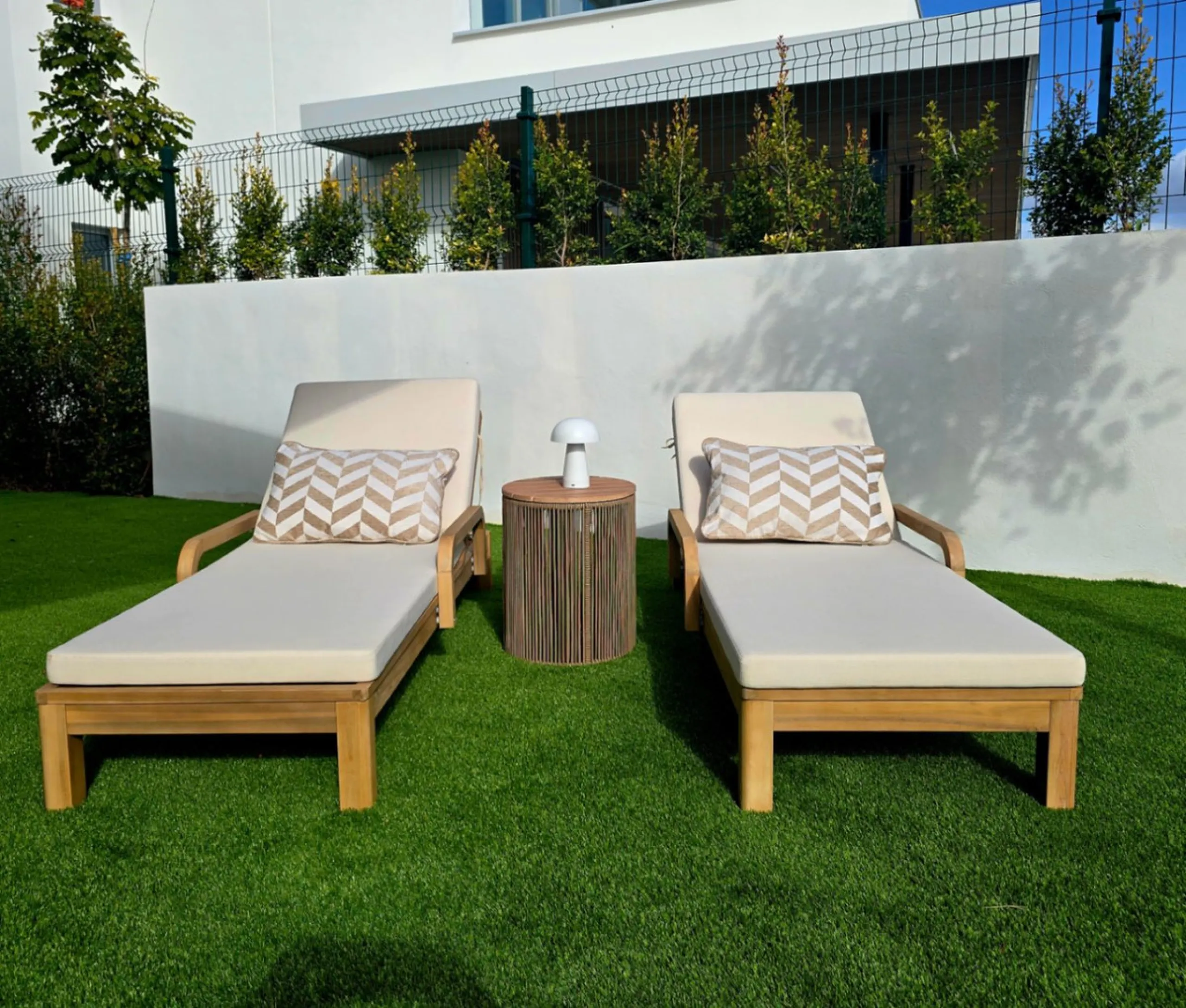 Luxury apartment located in the prestigious residential complex Santa Clara Homes, one of the most sought-after developments in Marbella. This exclusive duplex with private garden offers a unique combination of contemporary design, generous indoor and out