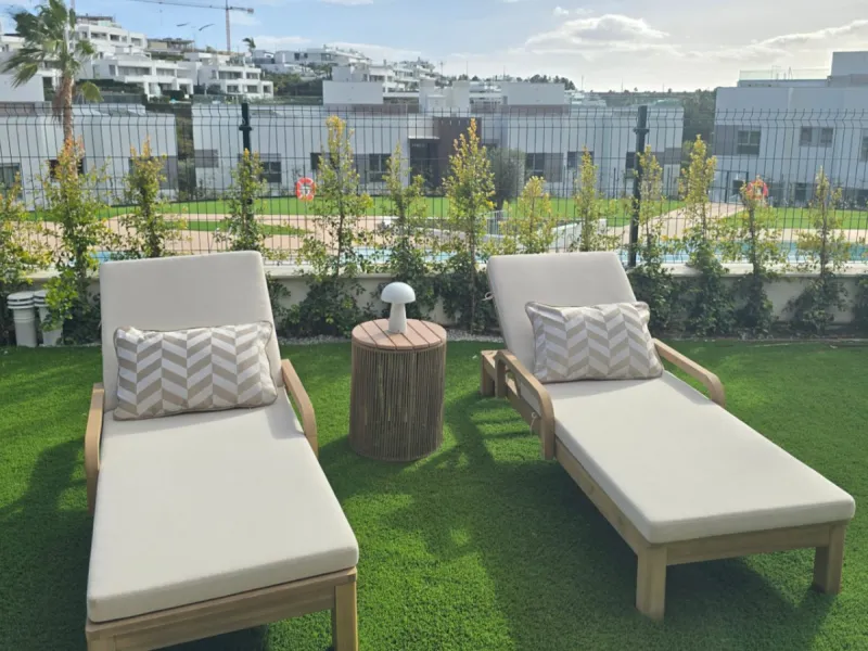 Luxury apartment located in the prestigious residential complex Santa Clara Homes, one of the most sought-after developments in Marbella. This exclusive duplex with private garden offers a unique combination of contemporary design, generous indoor and out