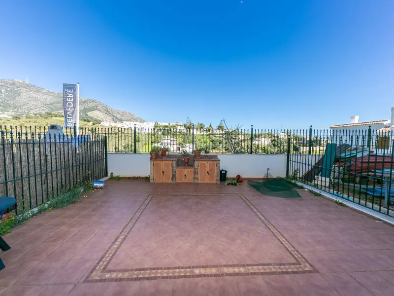 Your Private Oasis in Torreblanca! Ground Floor with Garden, Pool & Gym