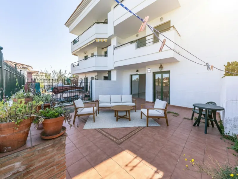 Your Private Oasis in Torreblanca! Ground Floor with Garden, Pool & Gym