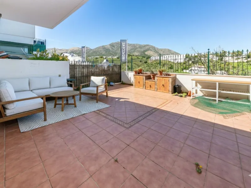 Your Private Oasis in Torreblanca! Ground Floor with Garden, Pool & Gym