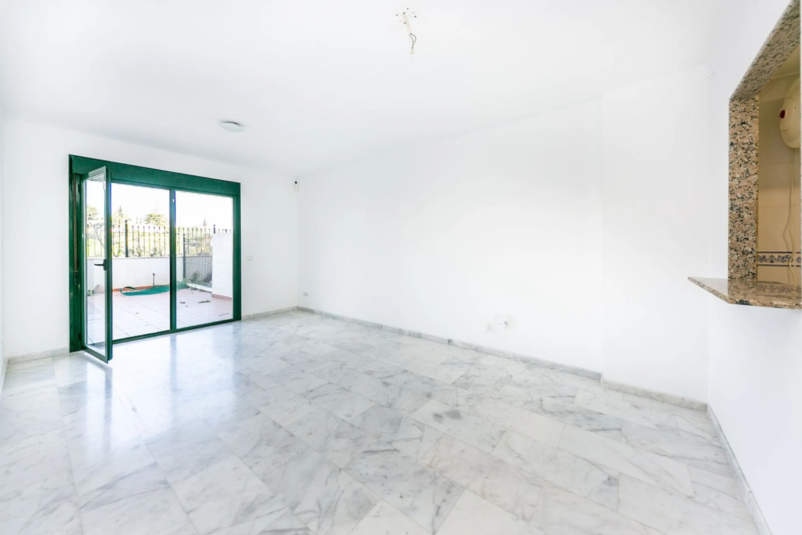 Your Private Oasis in Torreblanca! Ground Floor with Garden, Pool & Gym