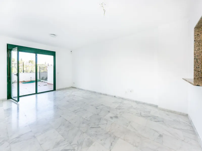 Your Private Oasis in Torreblanca! Ground Floor with Garden, Pool & Gym