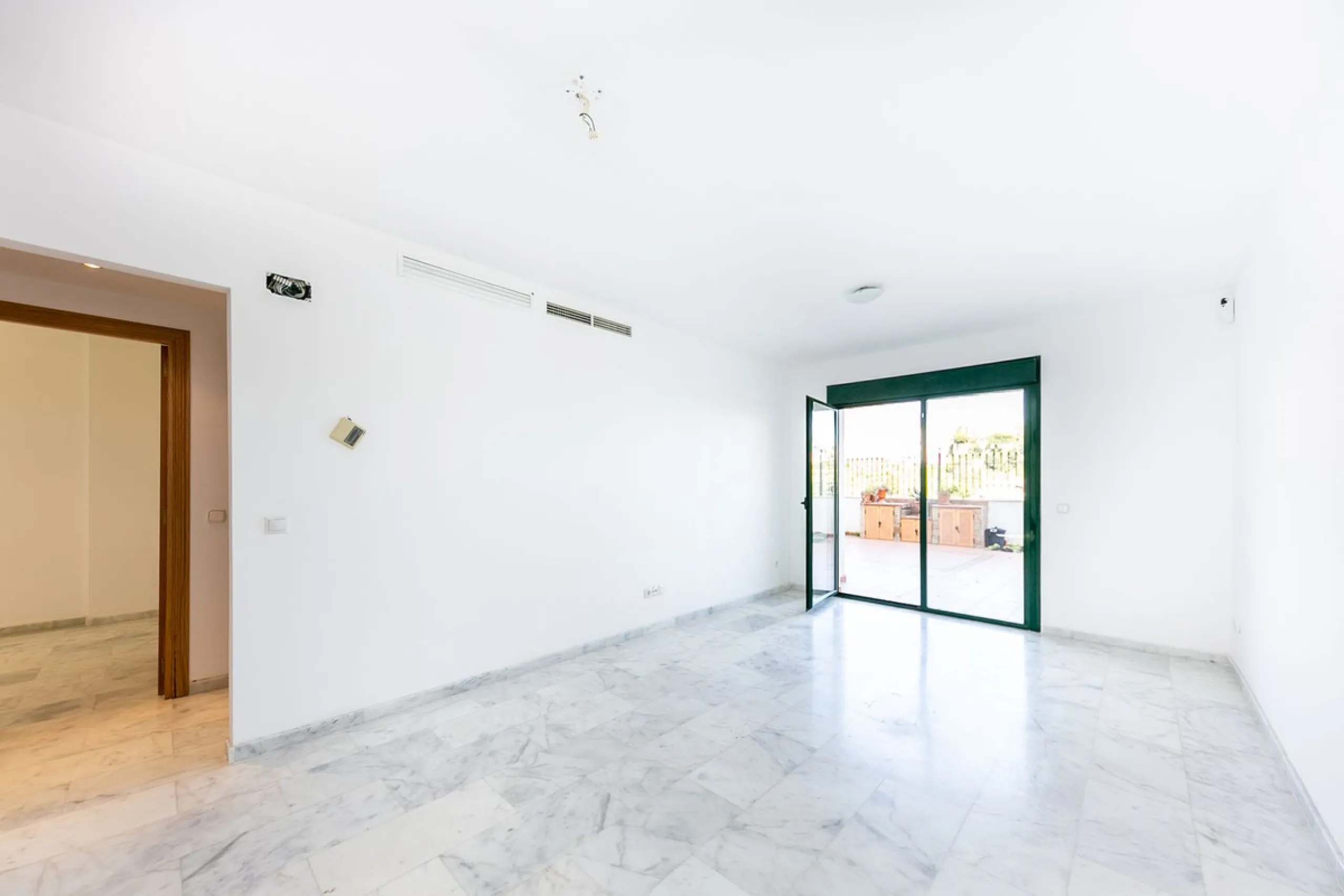 Your Private Oasis in Torreblanca! Ground Floor with Garden, Pool & Gym