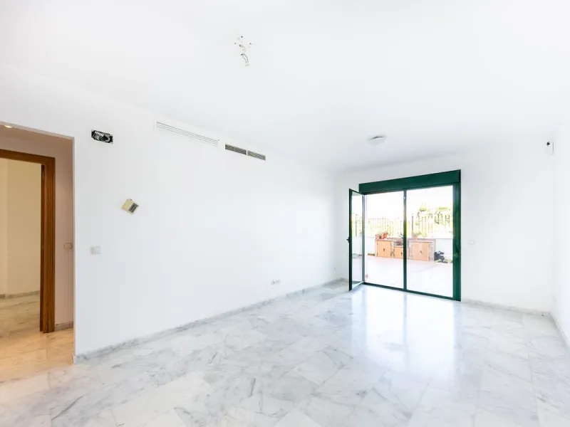 Your Private Oasis in Torreblanca! Ground Floor with Garden, Pool & Gym
