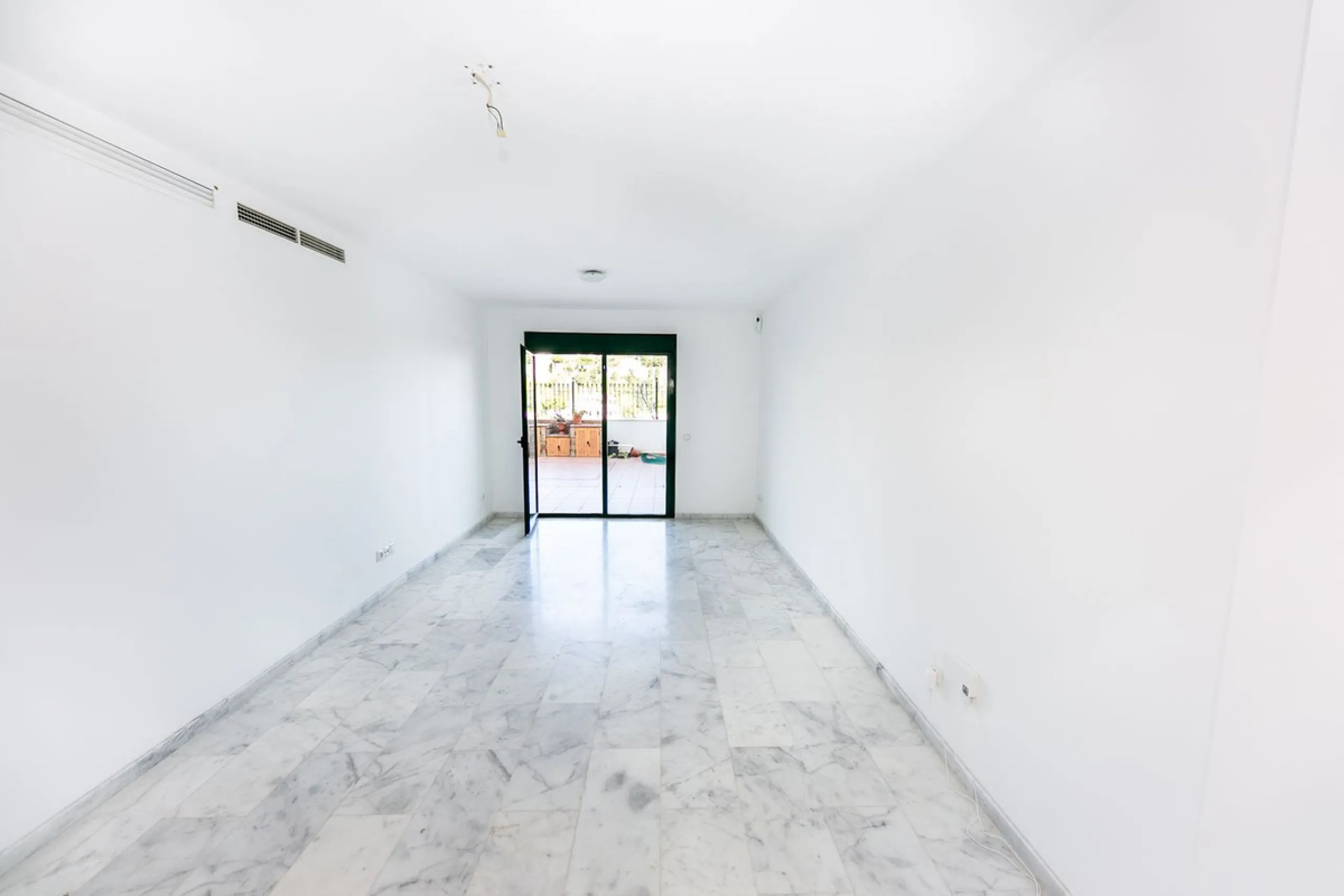 Your Private Oasis in Torreblanca! Ground Floor with Garden, Pool & Gym