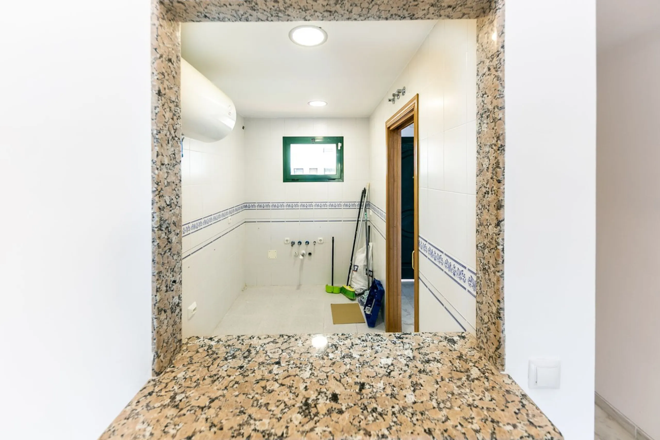 Your Private Oasis in Torreblanca! Ground Floor with Garden, Pool & Gym