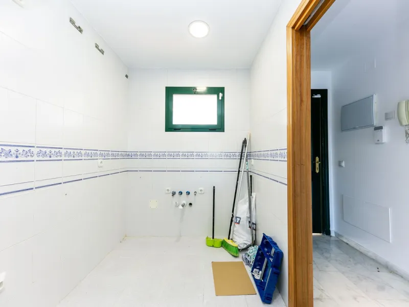 Your Private Oasis in Torreblanca! Ground Floor with Garden, Pool & Gym
