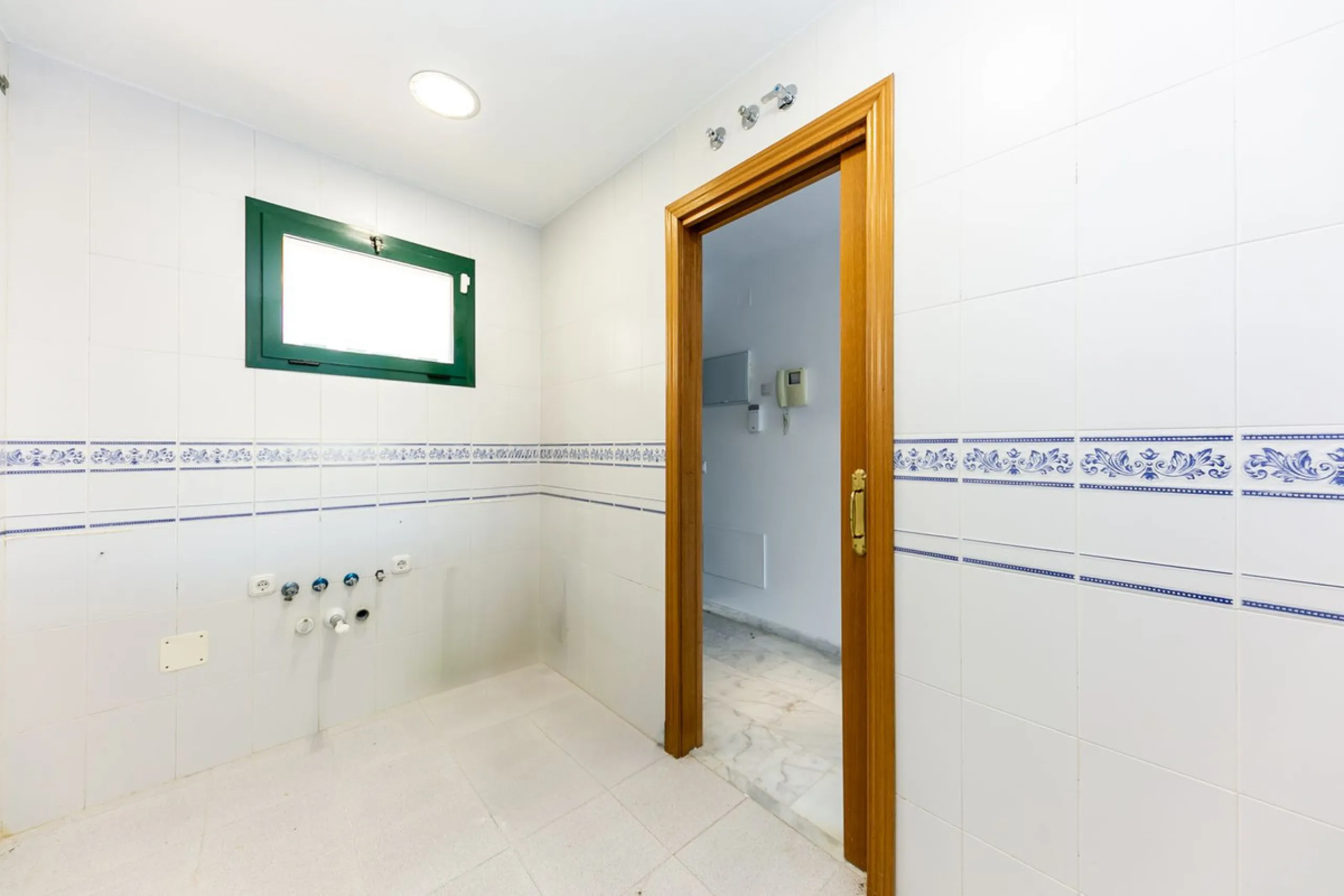 Your Private Oasis in Torreblanca! Ground Floor with Garden, Pool & Gym