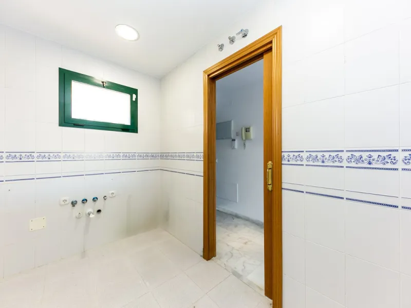 Your Private Oasis in Torreblanca! Ground Floor with Garden, Pool & Gym