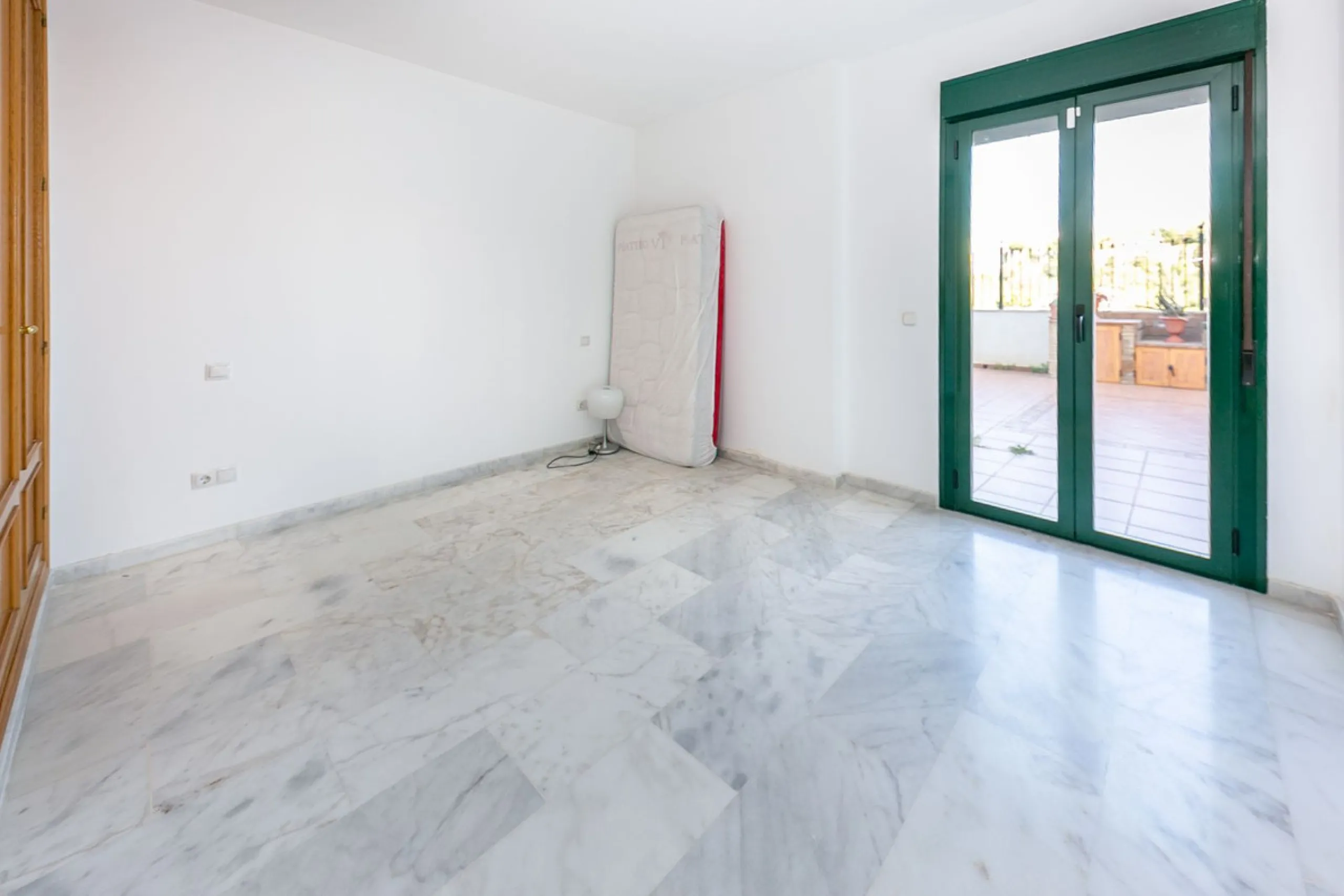 Your Private Oasis in Torreblanca! Ground Floor with Garden, Pool & Gym