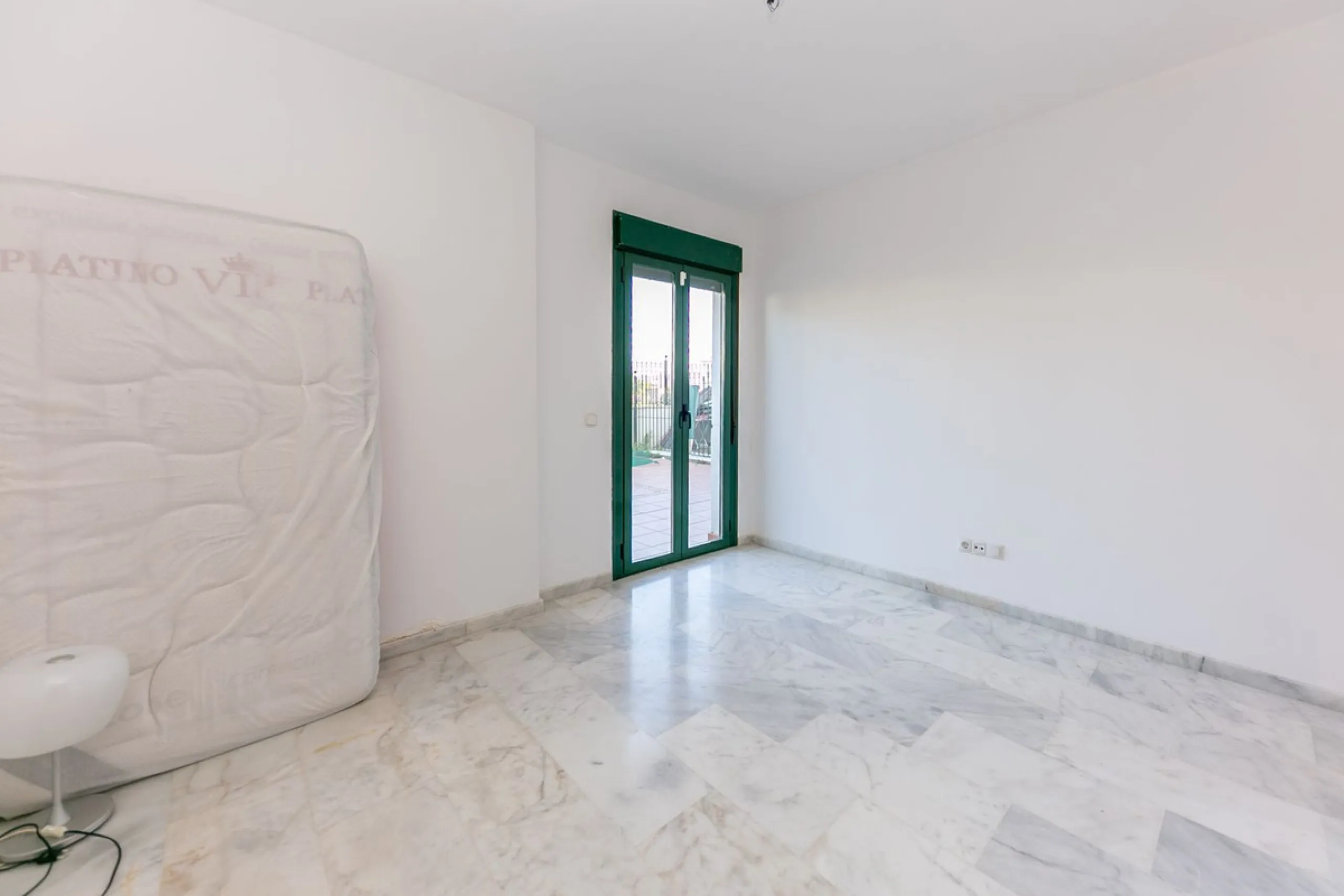 Your Private Oasis in Torreblanca! Ground Floor with Garden, Pool & Gym