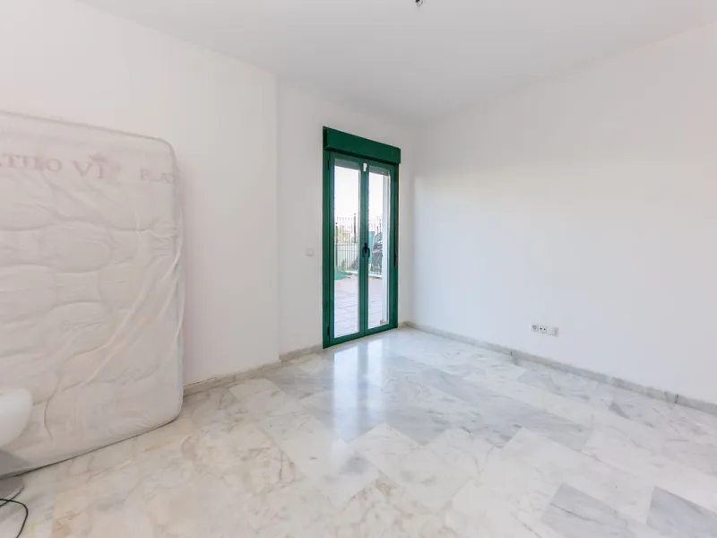 Your Private Oasis in Torreblanca! Ground Floor with Garden, Pool & Gym