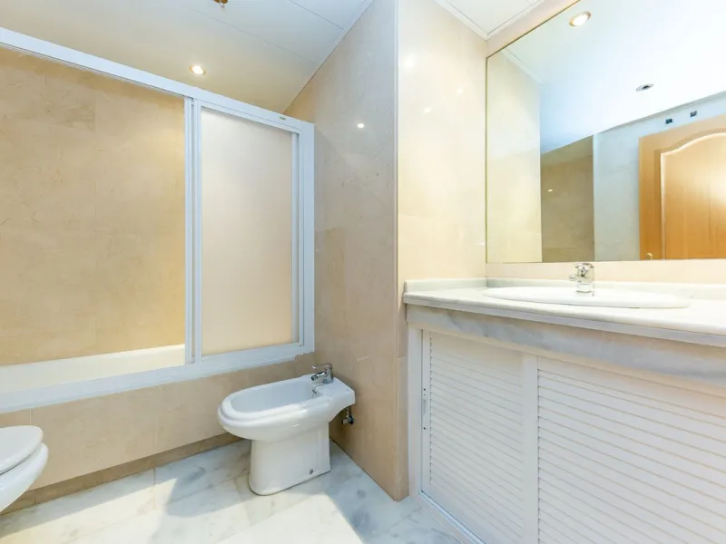 Your Private Oasis in Torreblanca! Ground Floor with Garden, Pool & Gym