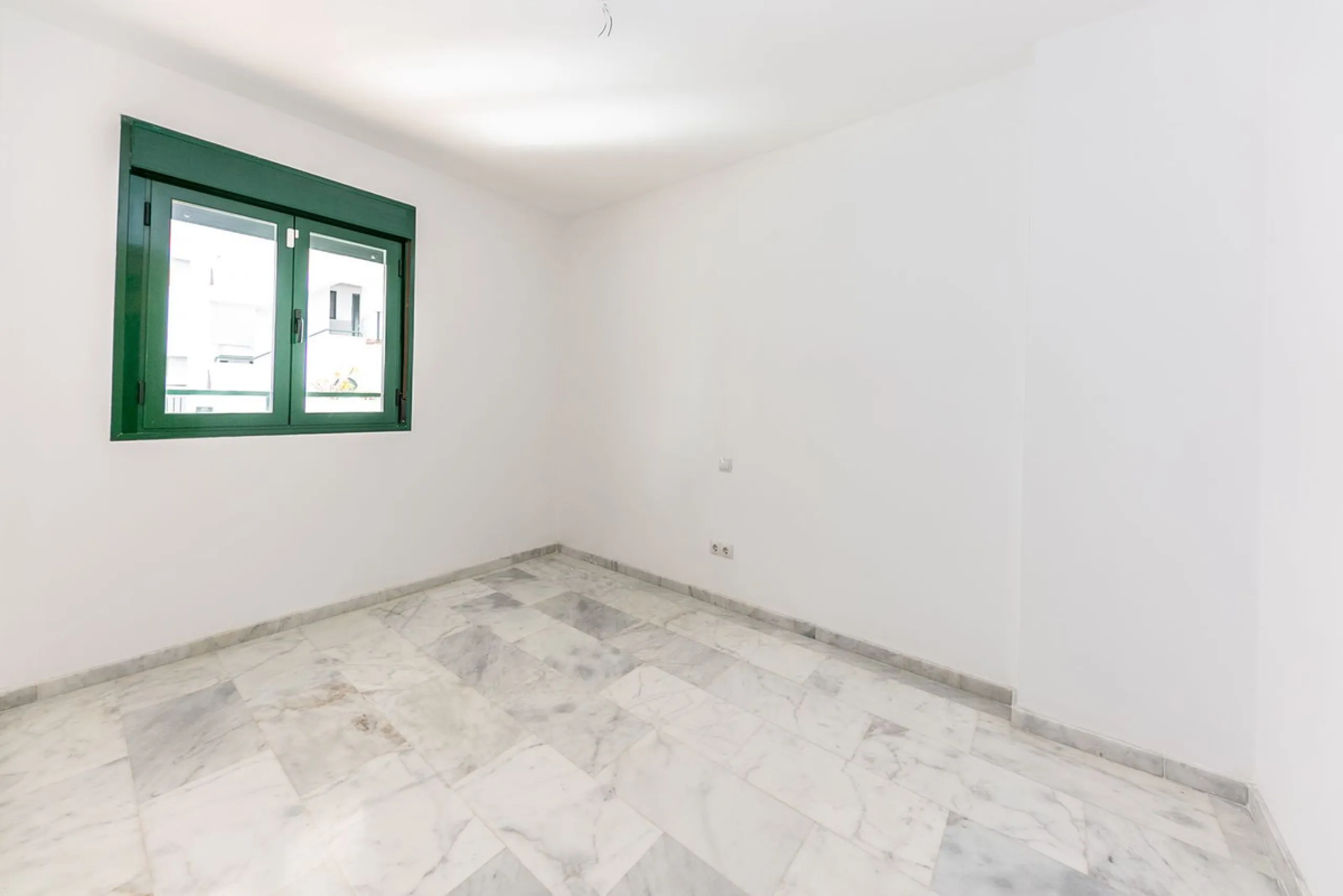 Your Private Oasis in Torreblanca! Ground Floor with Garden, Pool & Gym
