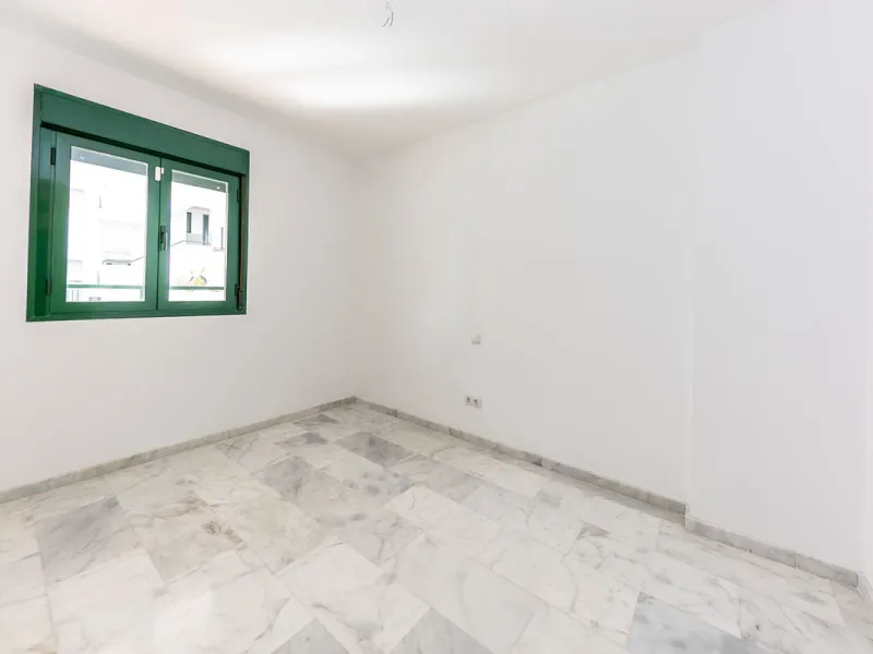 Your Private Oasis in Torreblanca! Ground Floor with Garden, Pool & Gym