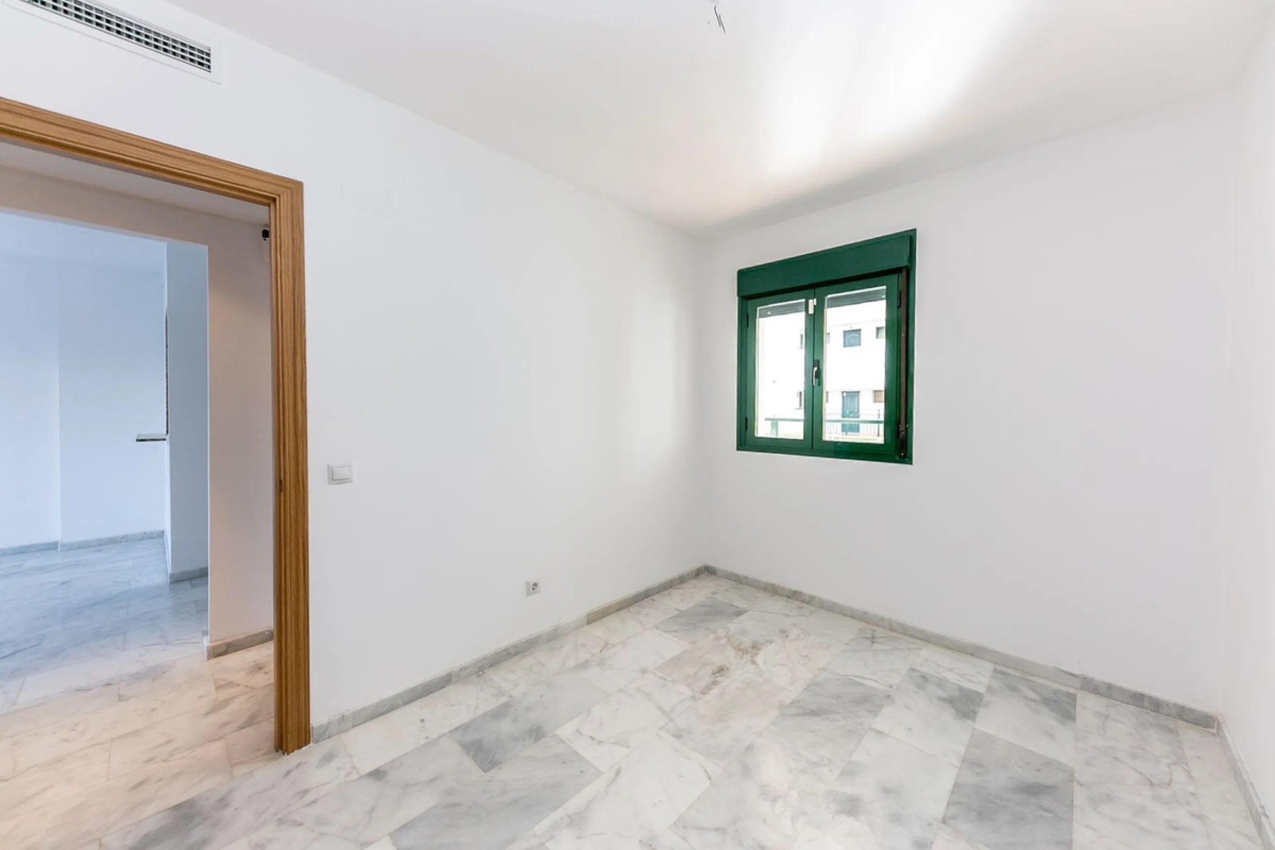 Your Private Oasis in Torreblanca! Ground Floor with Garden, Pool & Gym