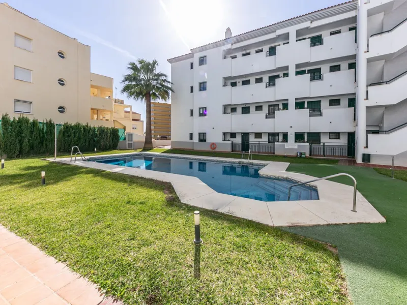 Your Private Oasis in Torreblanca! Ground Floor with Garden, Pool & Gym