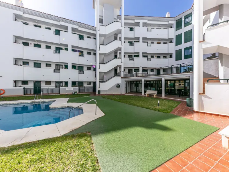 Your Private Oasis in Torreblanca! Ground Floor with Garden, Pool & Gym