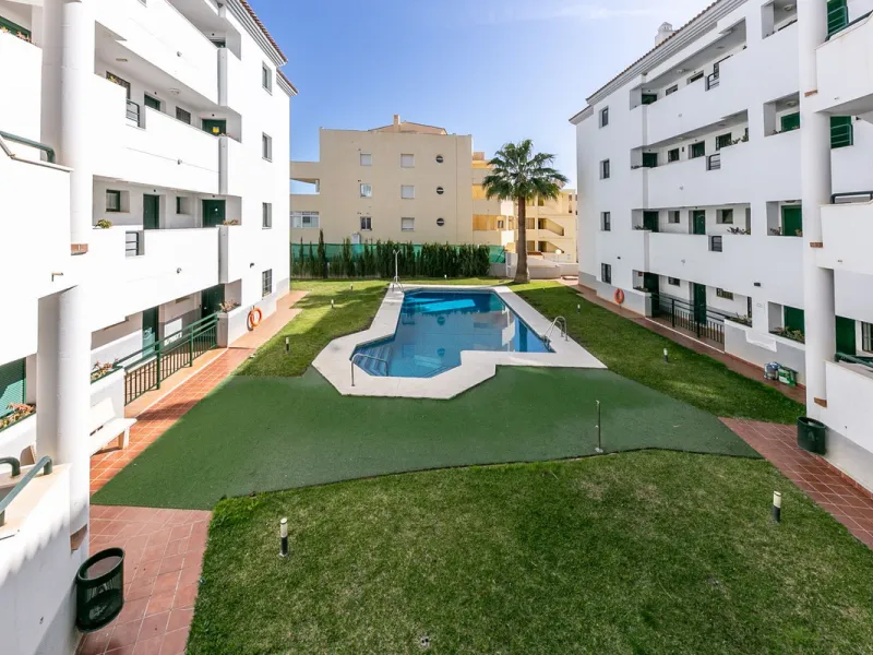 Your Private Oasis in Torreblanca! Ground Floor with Garden, Pool & Gym