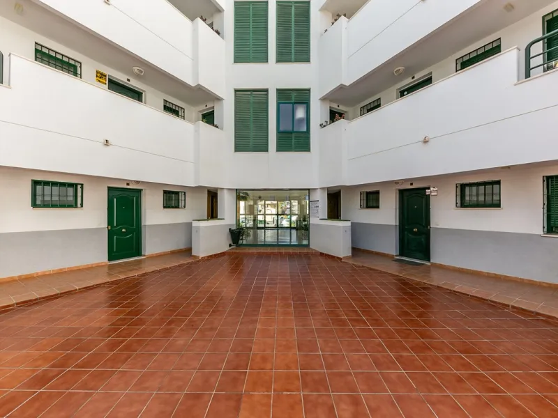 Your Private Oasis in Torreblanca! Ground Floor with Garden, Pool & Gym