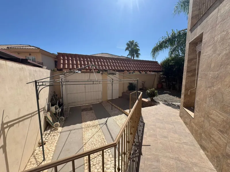Beautiful 4-bedroom, 2-bathroom semi-detached house located in Riviera del Sol, set within a quiet and well-maintained residential community ideal for families.